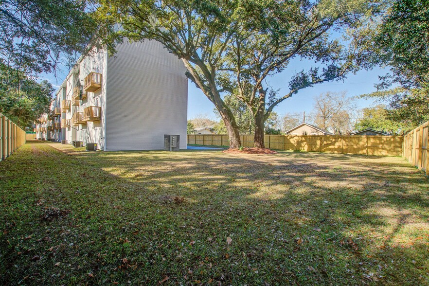 Building Photo - 2161 W Jimtown Dr