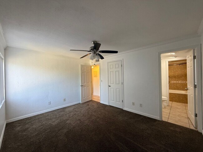 Building Photo - Spacious 2 bedroom 2 bathroom condo in gated community