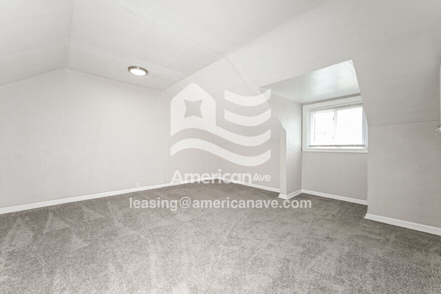 Building Photo - 211 Moore Ave