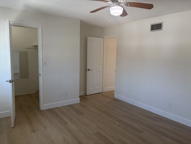Building Photo - 2250 S Palmetto Ave