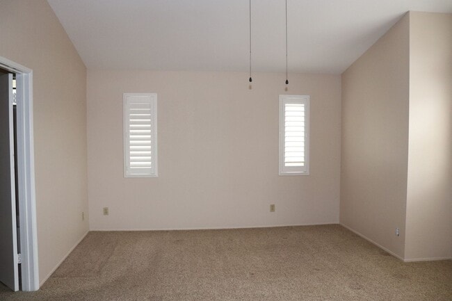 Building Photo - Spacious ALPINE 3 Bedroom 2.5 Bath 2 Story on a Cul De Sac