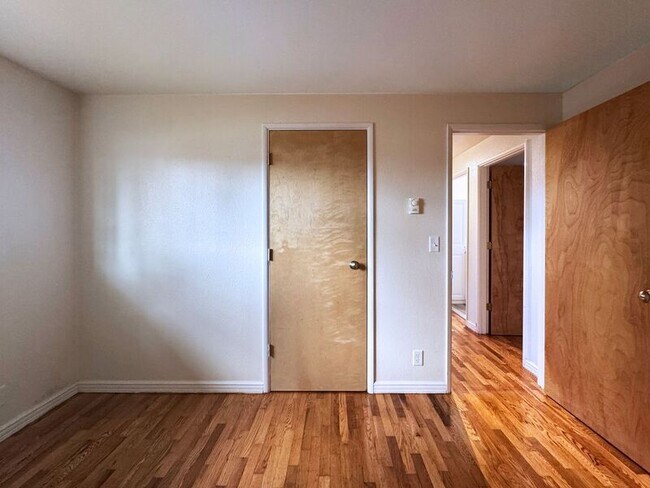 Building Photo - 1161 N Park Ave