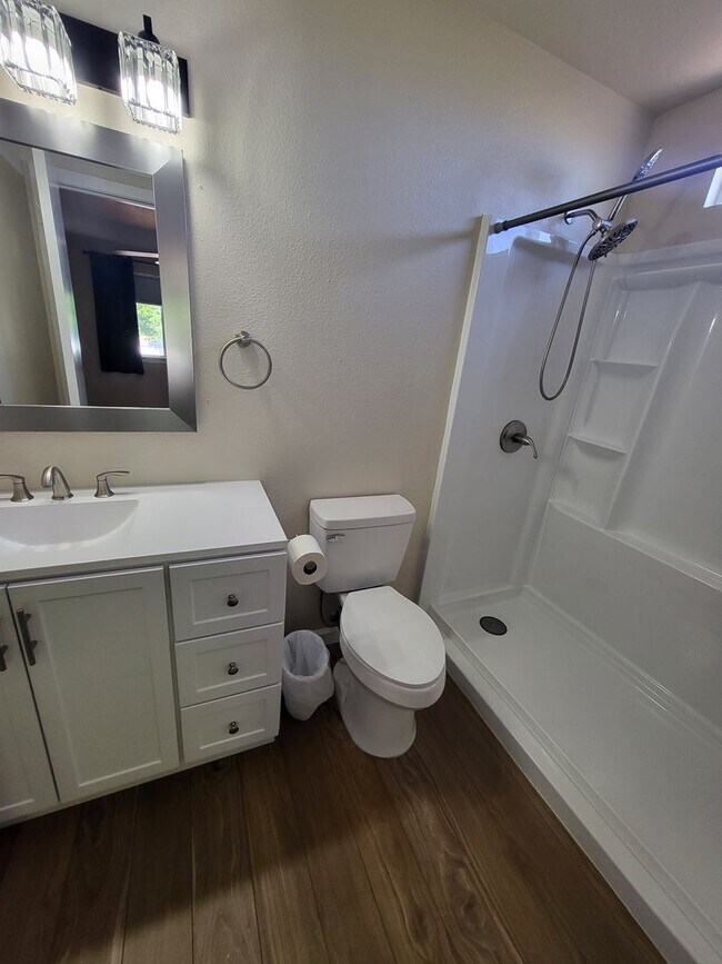 Building Photo - NIG0201&gt;**