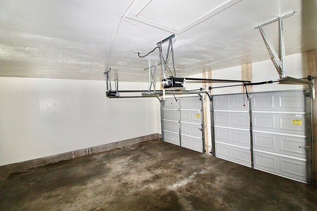 Building Photo - 2000 Alameda St