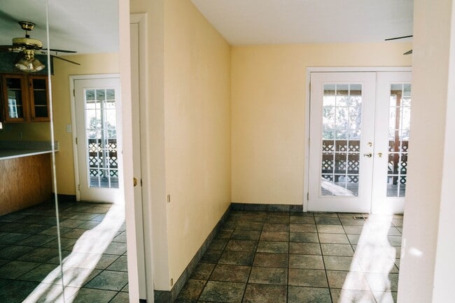 Building Photo - SMALL DOG FRIENDLY!!!  Meadow Street House