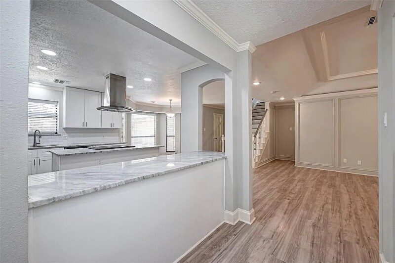 Building Photo - 911 Montview Dr