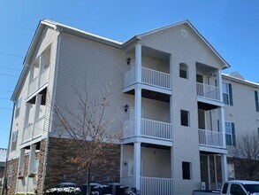 Building Photo - Condo / Burlington