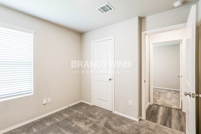 Building Photo - 7107 Winding Shelf