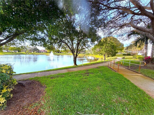 Building Photo - 1439 Captains Walk