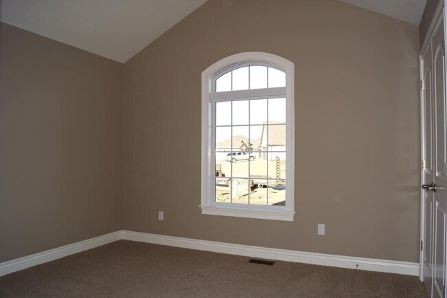 Building Photo - 1923 Lasso Cir