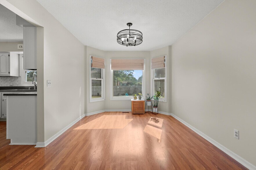 Building Photo - 7817 Chippewa St