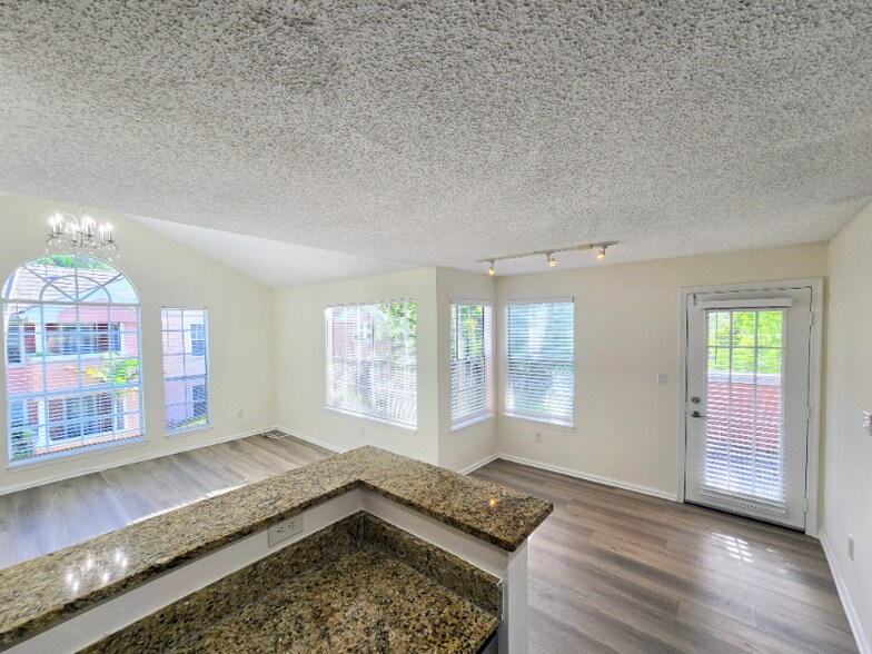 Building Photo - 1125 Crystal Way
