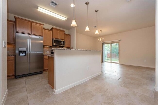 Building Photo - 1620 Bryant Dr