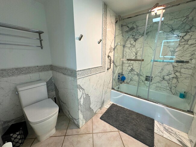 Building Photo - 3850 Galt Ocean Dr