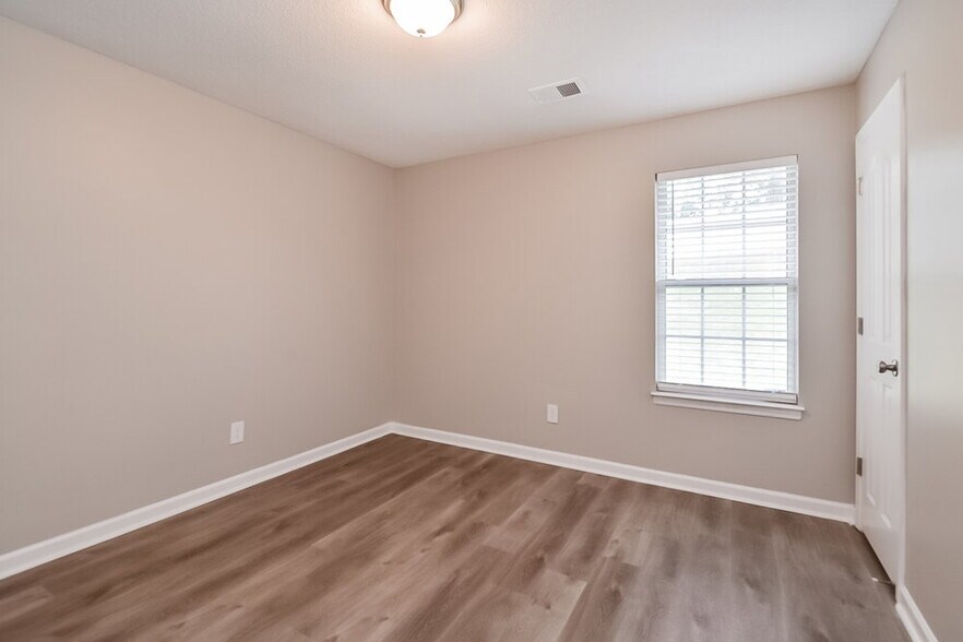 Building Photo - 1928 Thomas St