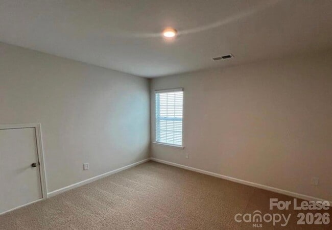 Building Photo - 1924 Vanderlyn St