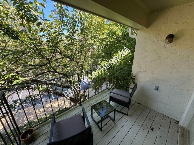 Building Photo - 5819-E Rexford Dr-