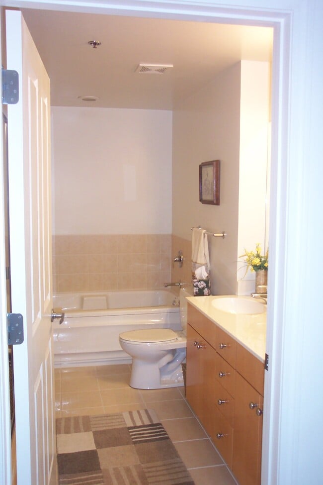 Building Photo - 1250 S Michigan Ave