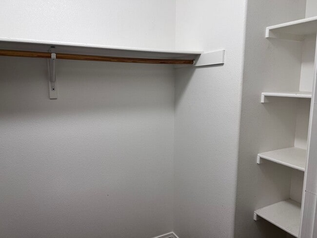 Building Photo - 2 Bedroom with major appliances, 2 car gar...