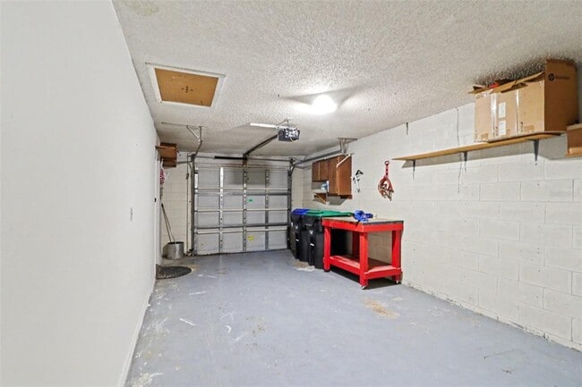 Building Photo - 10157 Bluff Ct