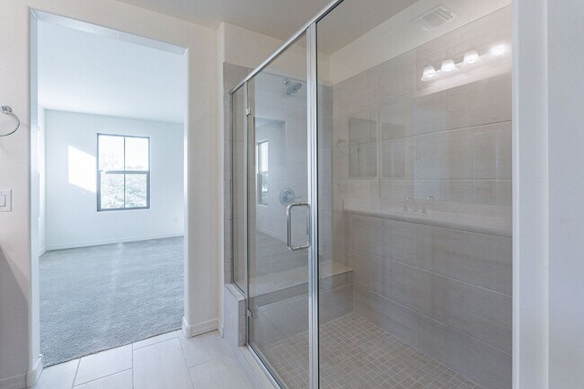Building Photo - Three Bedrooms! Newer Neighborhood - conve...