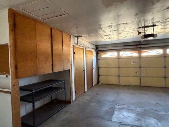 Building Photo - Wow Check out this 3 BD 2 BA SW Charmer near White Ln & Akers Road