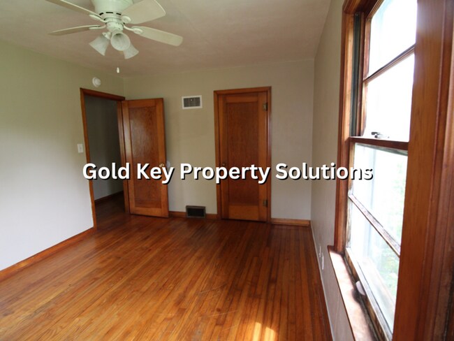 Building Photo - Large 3 BR 1 BA House with Garage and Central Air SECTION 8 APPROVED