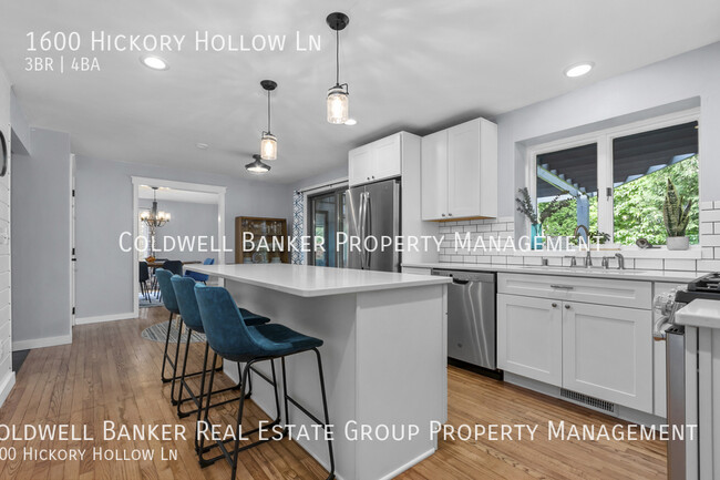 Building Photo - 1600 Hickory Hollow, Menasha