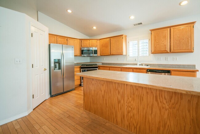 Building Photo - Beautiful Walnut Ridge Home!