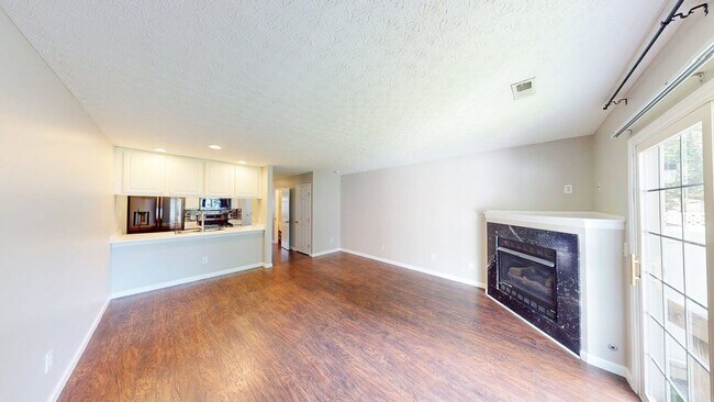 Building Photo - 6752 Lagrange Dr