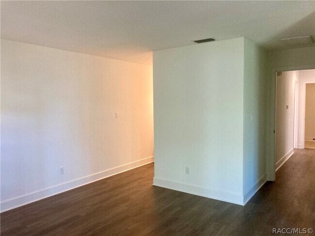 Building Photo - 11499 W Bayshore Dr