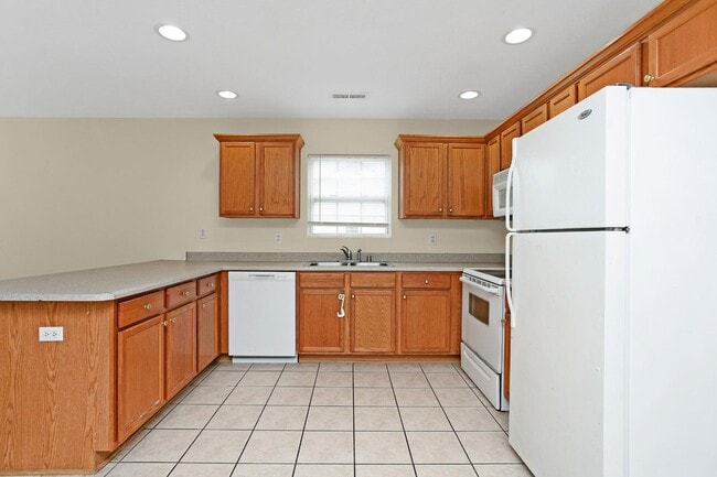 Building Photo - 117 Clover Ct