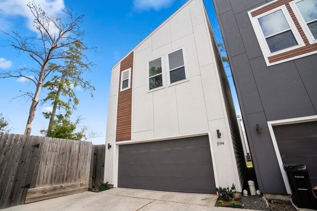 Building Photo - 594 Janisch Rd