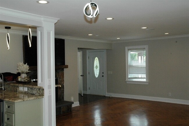 Building Photo - 20 Annadale St