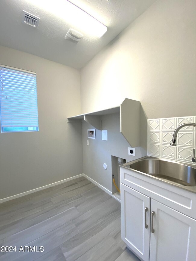 Building Photo - 3544 E Sands Dr