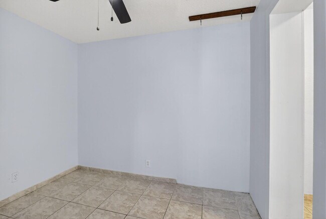 Building Photo - 5514 SW 44th Terrace