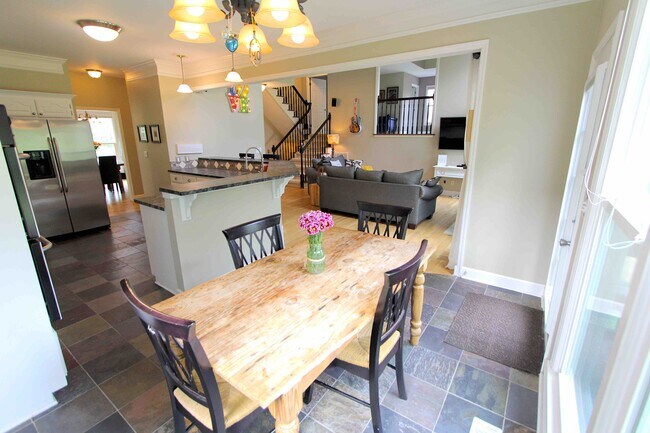 Building Photo - 5711 Chadwick Ln