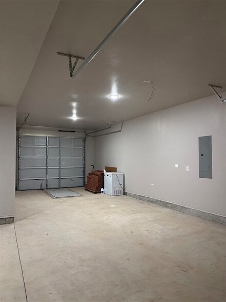 Building Photo - 2209 E Grassland Ln