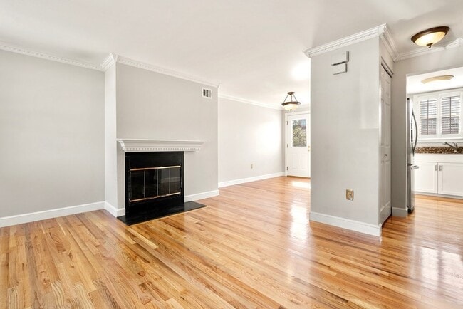 Building Photo - 442 Main St