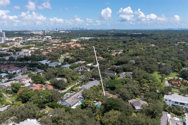 Building Photo - 9240 SW 69th Ct