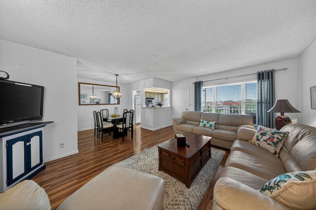 Building Photo - 804 SE 7th St