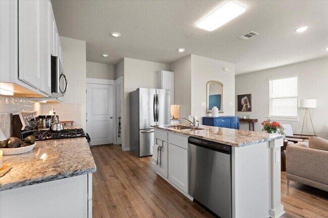 Building Photo - 1530 McKinney Dr
