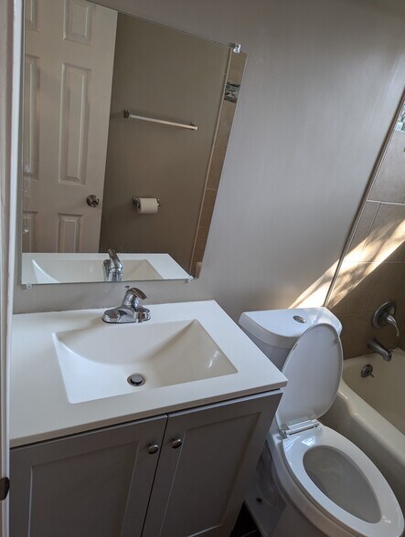 Building Photo - 5002 Brookwood Rd