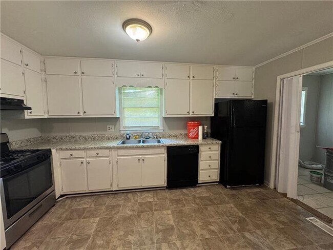 Building Photo - 1224 Skyview Cir SW