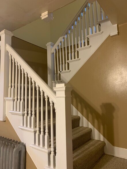 Building Photo - 816 N Sheridan St