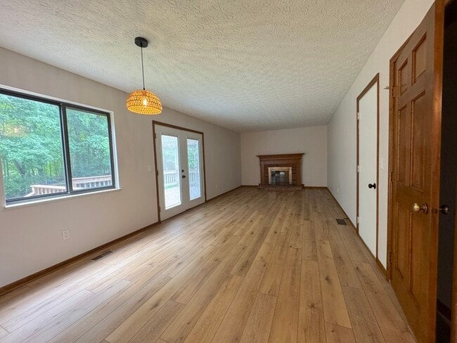 Building Photo - 564 Glenside Ln