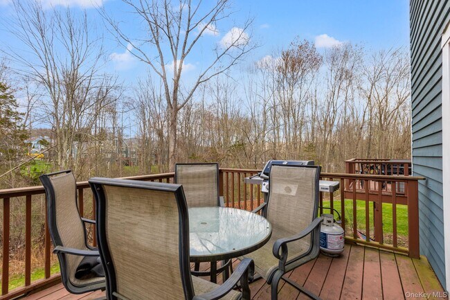 Building Photo - 702 Somerset Knoll