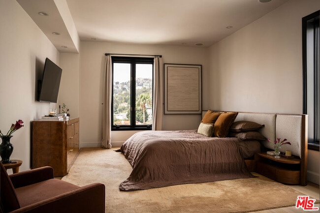 Building Photo - 1424 N Crescent Heights Blvd