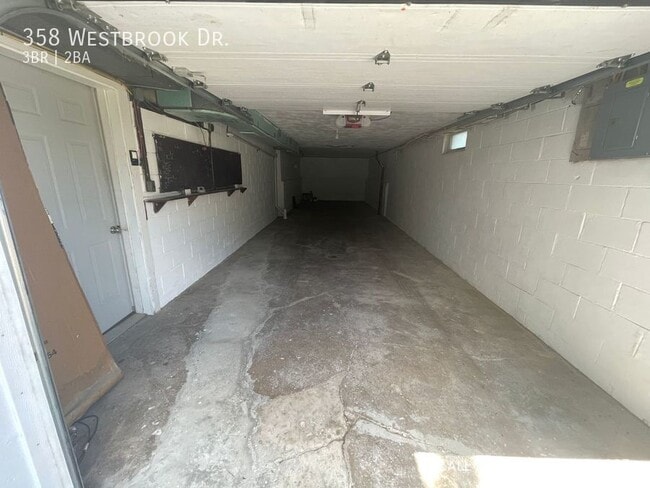 Building Photo - 358 Westbrook Dr