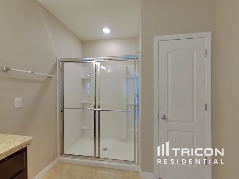 Building Photo - 518 Squires Grove Dr